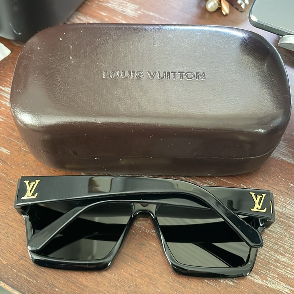 Louis Vuitton Evidence Z1502W Black Rectangular Sunglasses with logo case - Picture 2 of 16